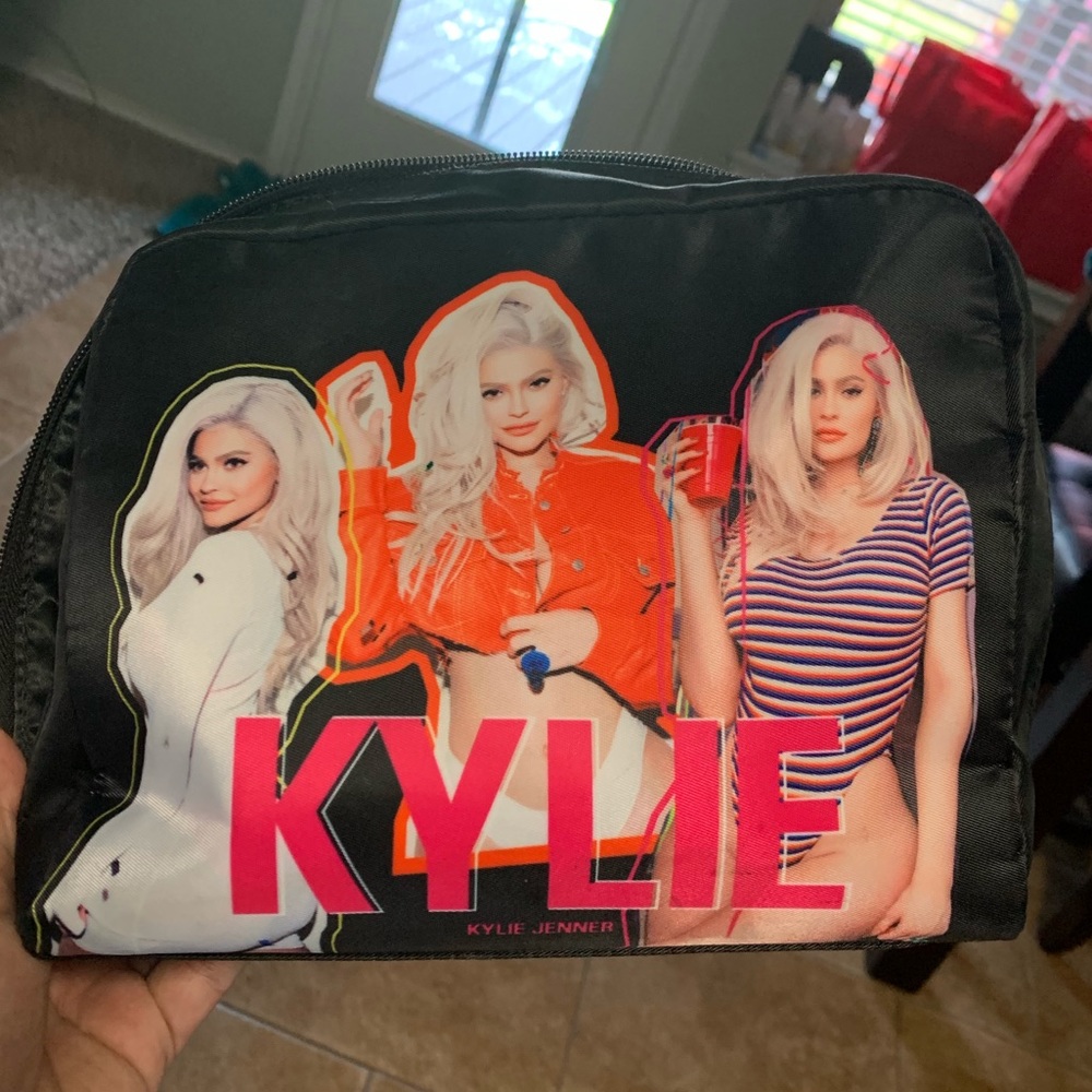 Kylie Jenner make up bag